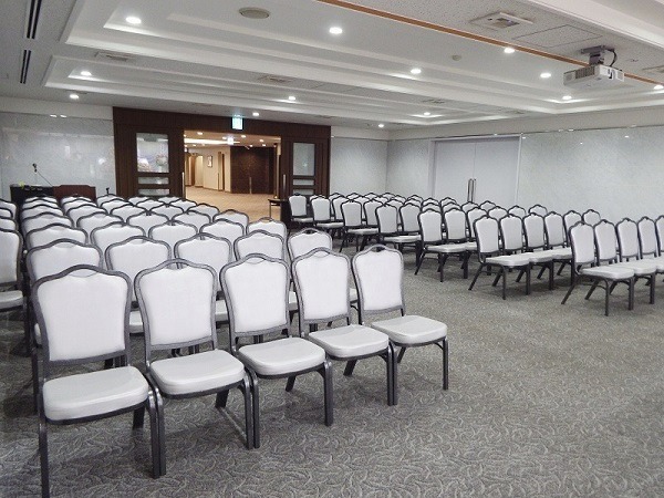 戸田葬祭場 光の間 式場内風景②