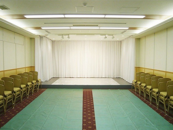 日華斎場(多磨葬祭場) 行華殿 式場内風景①