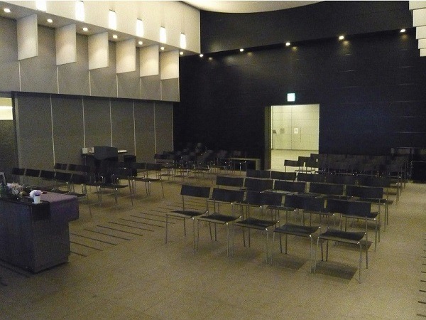 横浜市北部斎場 式場内風景②