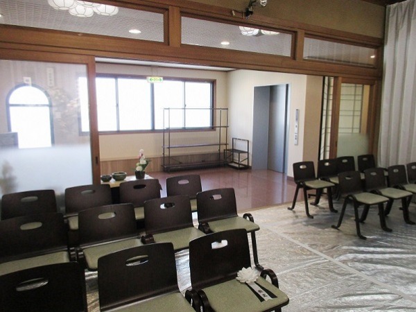 摩耶寺檀信徒会館 式場内風景①