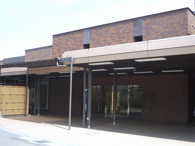 日華斎場(多磨葬祭場)行華殿 外観