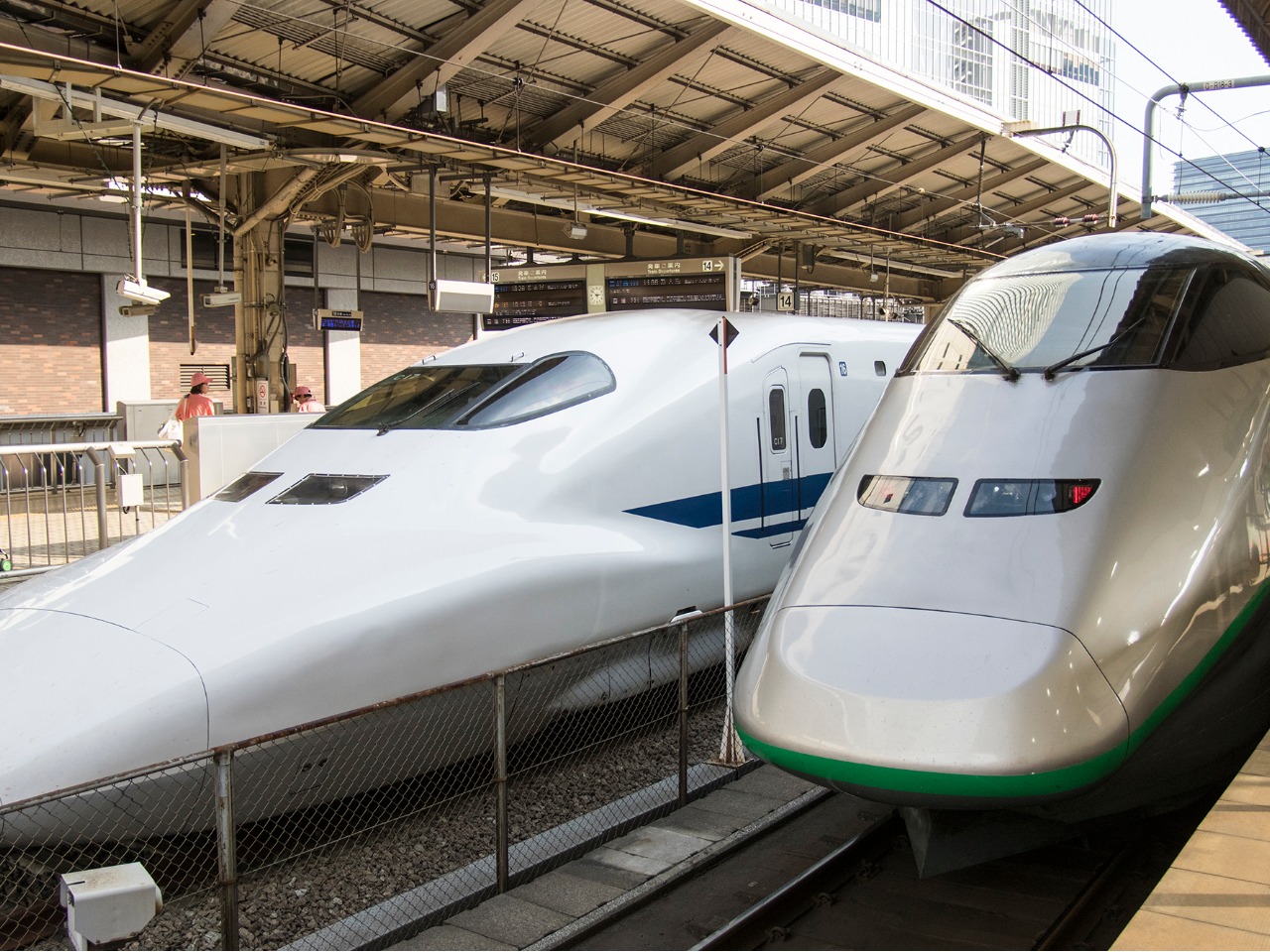 山形新幹線Ｅ３系「つばさ」と７００系新幹