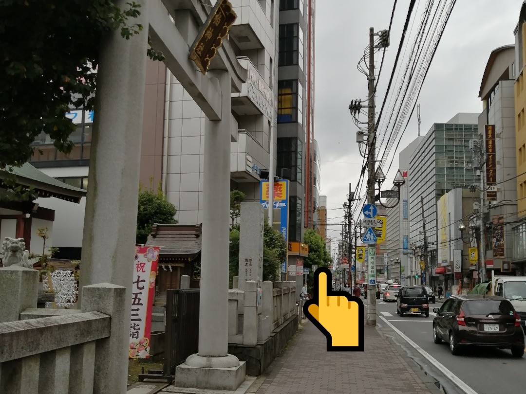 ⑥柏神社を左手にして進行方向ずっと真っすぐ。千葉県柏市若葉町57-15に「占い館BCAFE(ビーカフェ）千葉柏店はあります！