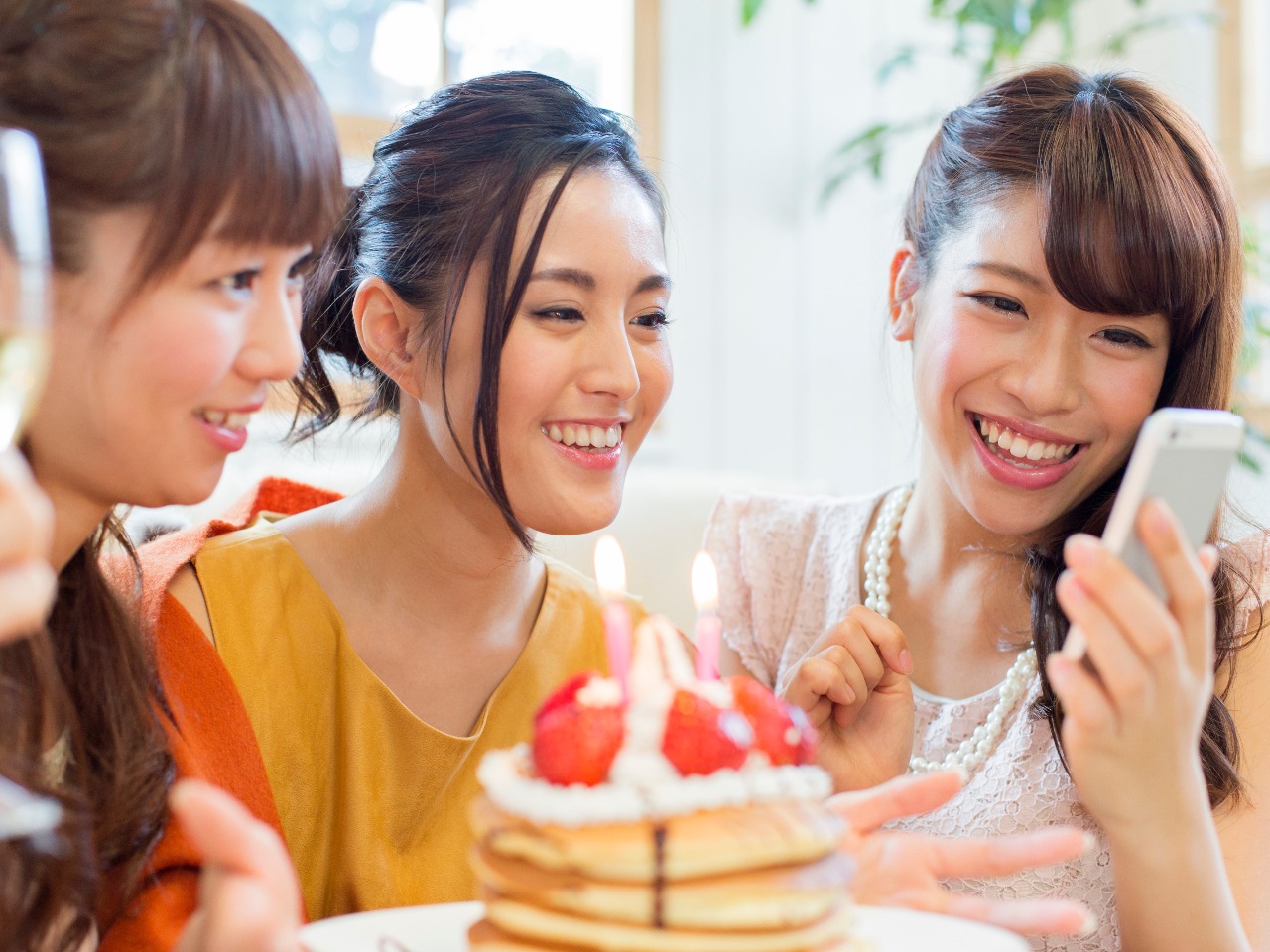 LINE占いでお友達へのプレゼントなら東京渋谷で人気の占い館「婚活もできる占い館BCAFE（ビーカフェ）渋谷店」の占いチケットをお誕生日プレゼントにしては如何でしょうか。