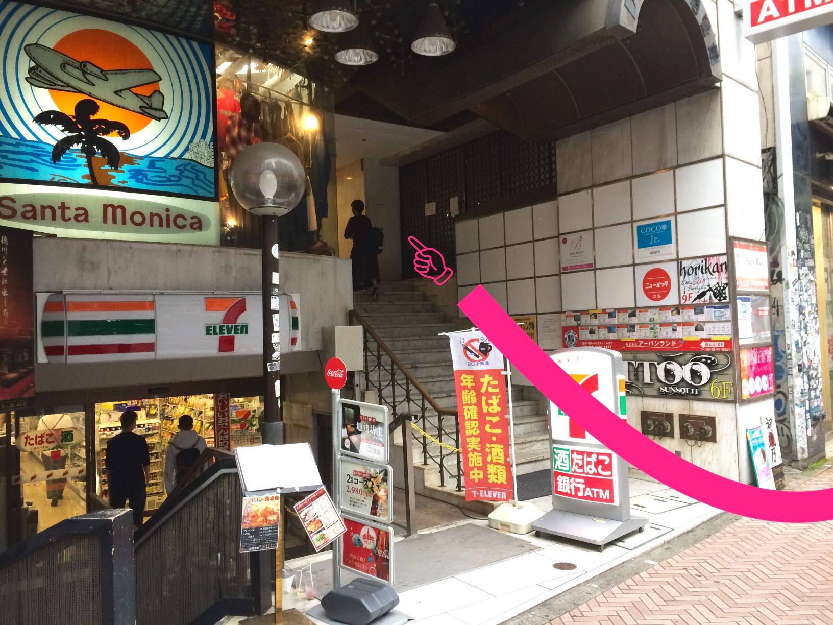 ダイネス壱番館渋谷の入り口はこちらです。その先のエレベーター8Fが占い館BCAFE（ビーカフェ）で、エレベーター乗らずに突き当たりを右で「汁べえ」です