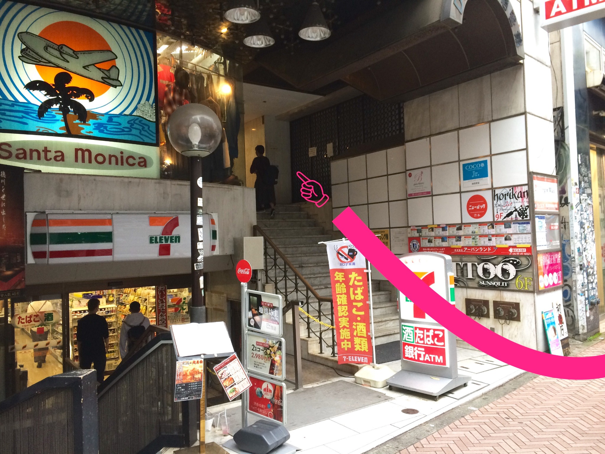 東京渋谷で超よく当たると予約殺到の羽馬光家先生が在籍の占い館BCAFE（ビーカフェ）渋谷店は、ダイネス壱番館渋谷（1階にセブンイレブン）のビル8階です。階段を上った奥の左手にエレベーターがあります。