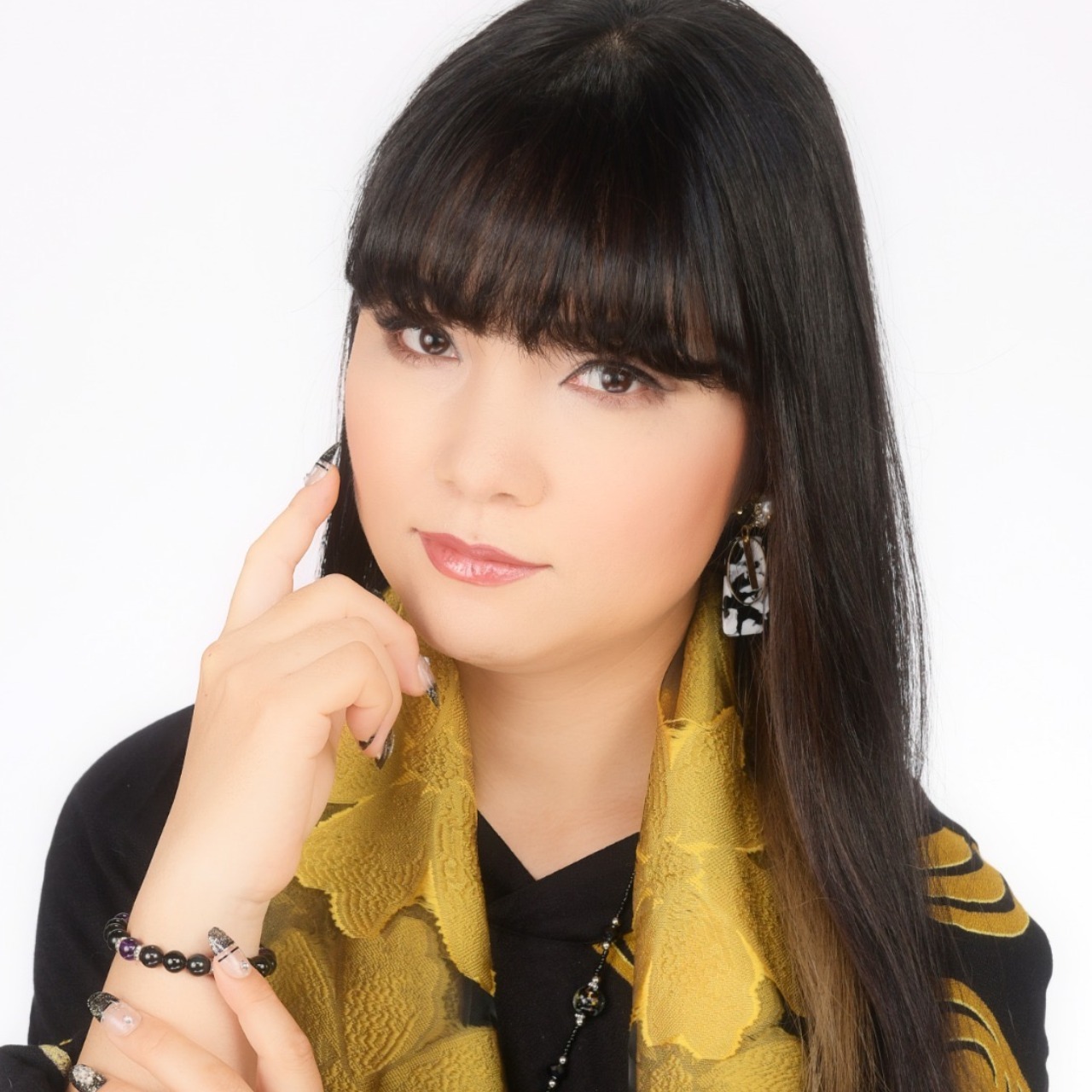 毎週木曜日のオンライン占いは、すばる先生が担当しています。店舗での対面鑑定はもちろん、オンライン占い（リモート占い）でも予約受付中！